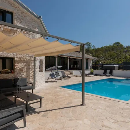 Mir - Makarska By Guide