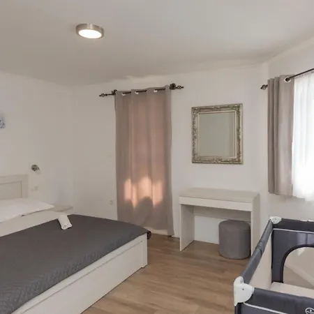 Villa Mir - Makarska By Guide *