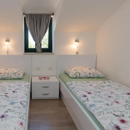 Villa Mir - Makarska By Guide Krivodol