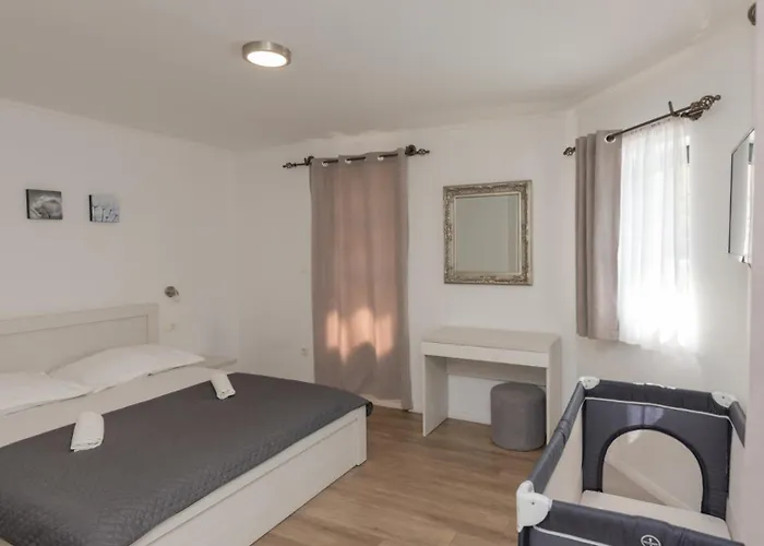 Villa Mir - Makarska By Guide *
