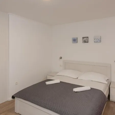 Villa Mir - Makarska By Guide *