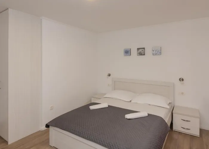 Villa Mir - Makarska By Guide *
